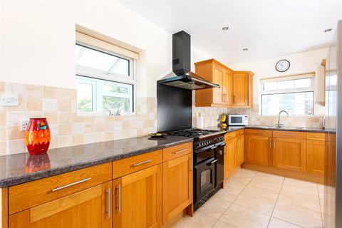 5 Towcester Road, Blisworth, Northampton, NN7 3BL
