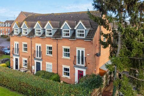 4 bedroom terraced house for sale, Treefields Buckingham, Buckinghamshire, MK18 1GP