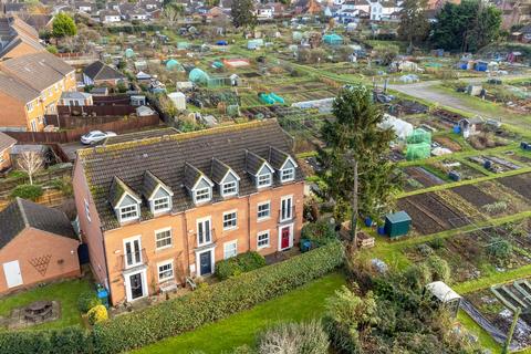 4 bedroom terraced house for sale, Treefields Buckingham, Buckinghamshire, MK18 1GP