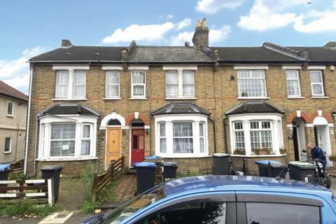 2 bedroom flat for sale, 11(B) Chestnut Road, Enfield