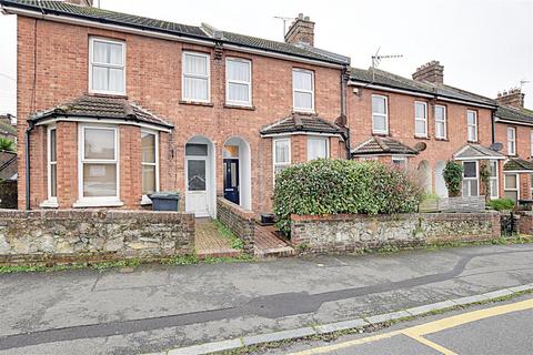 3 bedroom terraced house to rent, Green Street, Eastbourne