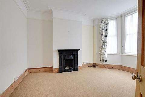 3 bedroom terraced house to rent, Green Street, Eastbourne