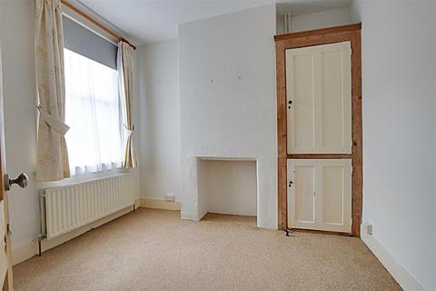 3 bedroom terraced house to rent, Green Street, Eastbourne