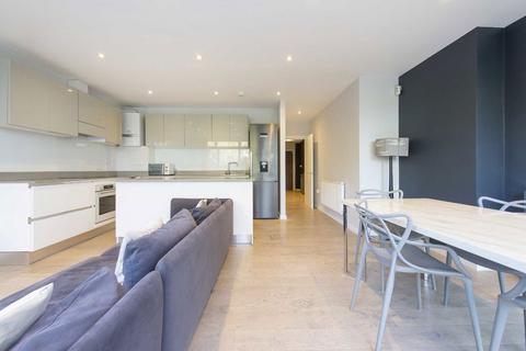 3 bedroom flat for sale, The Vale, London NW11