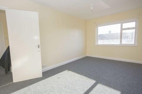 3 bedroom terraced house to rent, Sturgess Avenue, Hendon NW4