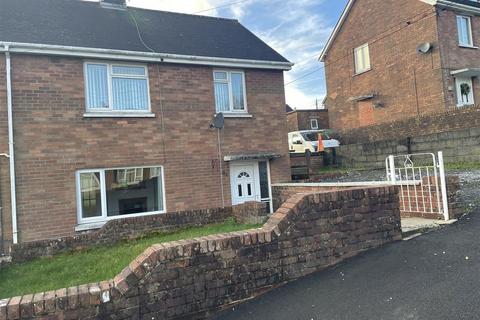 3 bedroom semi-detached house to rent, Ffordd Aneurin, Llanelli SA15