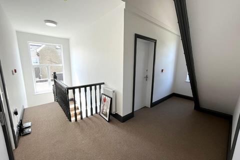 Studio to rent, Kings Avenue, Falmouth