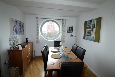 2 bedroom apartment to rent, 3 Whitehall Quay, Leeds