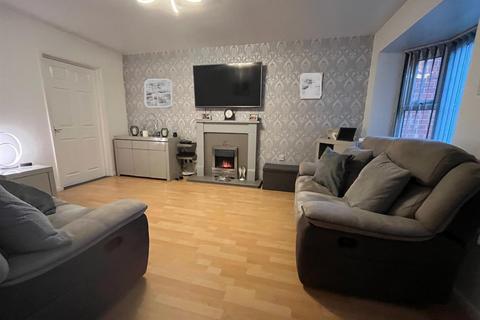 39 The Heys, Ashton-under-lyne, OL6 9NN