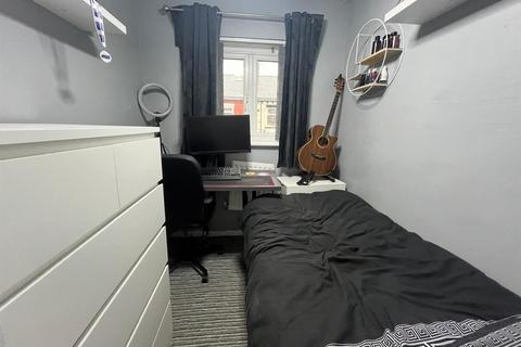 39 The Heys, Ashton-under-lyne, OL6 9NN