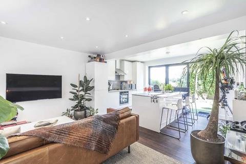 4 bedroom house to rent, Walton Way, London W3