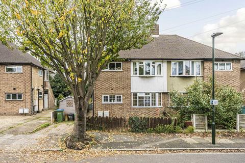 2 bedroom flat for sale, Bramley Close, Twickenham TW2