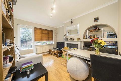 2 bedroom flat for sale, Bramley Close, Twickenham TW2