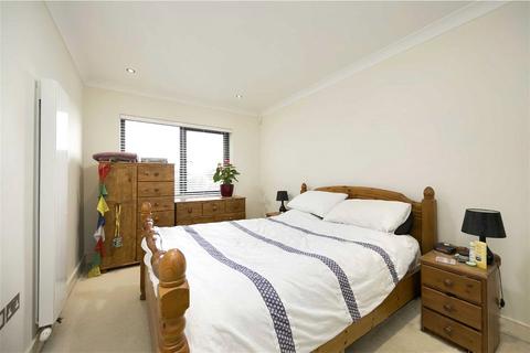 1 bedroom apartment to rent, High Street, Teddington