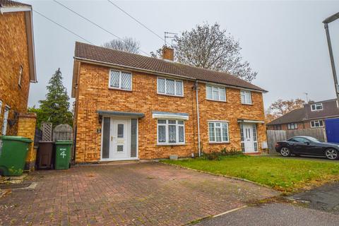 3 bedroom semi-detached house to rent, Hamilton Close, Bricket Wood