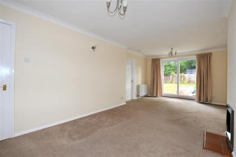 3 bedroom semi-detached house to rent, Hamilton Close, Bricket Wood