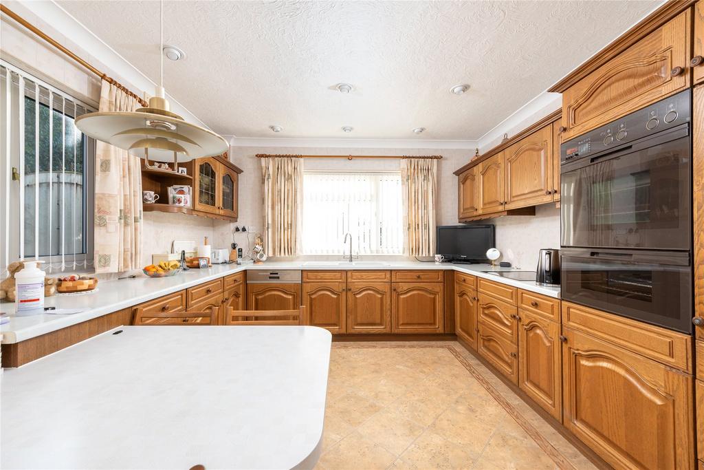 Kitchen/Breakfast Rm