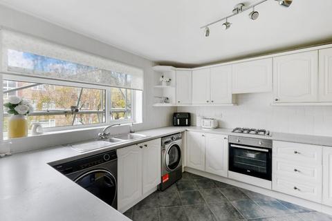 2 bedroom flat for sale, Merrymeet, Banstead