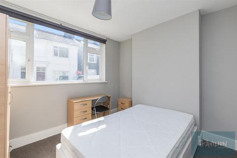 5 bedroom terraced house to rent, Park Crescent Road, Brighton