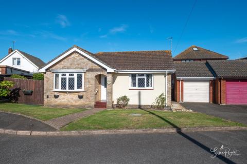 2 bedroom detached bungalow for sale, Vinings Road, Sandown