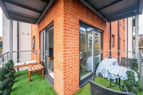 1 bedroom flat for sale, Cherrywood Lodge, Hither Green, London, SE13