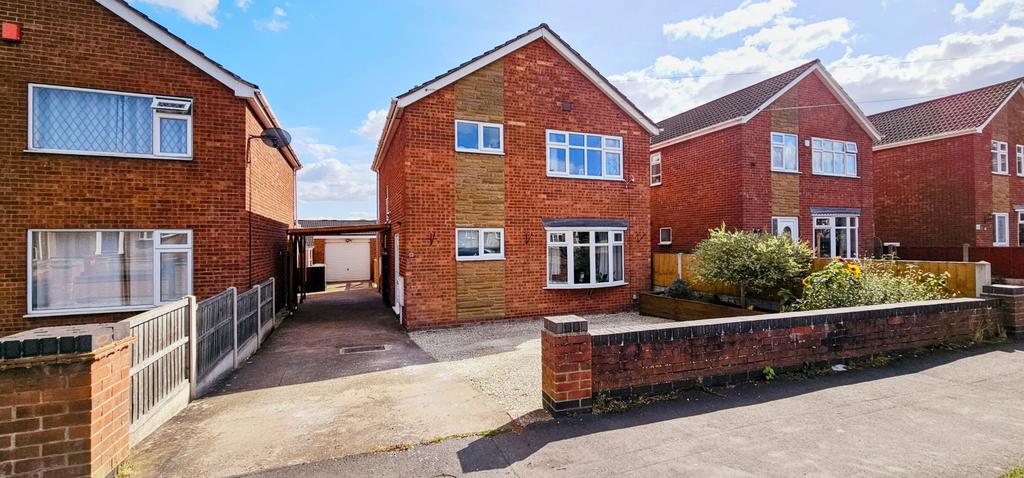 * Reduced to sell *Detached Large 3 bedroom p