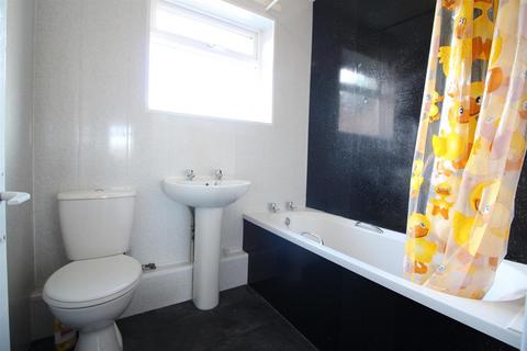 2 bedroom flat to rent, Benton Road, High Heaton, Newcastle Upon Tyne