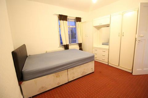 4 bedroom terraced house to rent, Clifford Road, Hounslow, Hounslow, TW4