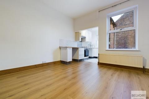 3 bedroom end of terrace house to rent, Whitehouse Lane, Sheffield, S6