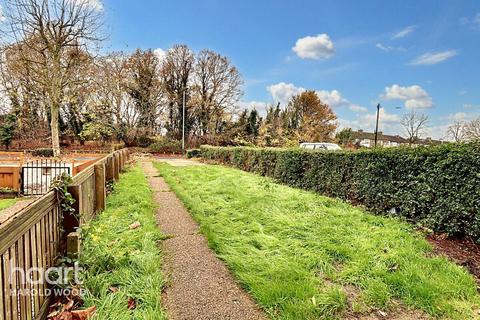 3 bedroom terraced house for sale, Straight Road, Romford