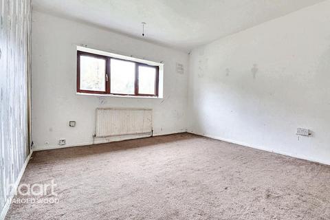344 Straight Road, Harold Hill, Romford, RM3 7QD