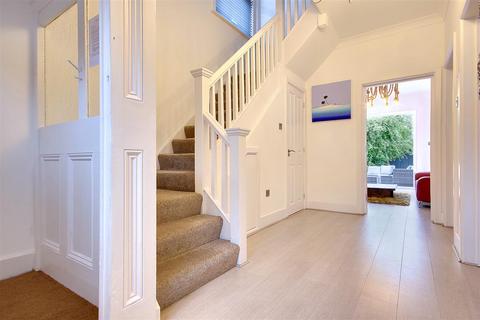 5 bedroom detached house to rent, Turay Villa, Capstone Road, Bournemouth