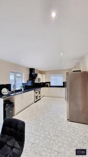 4 bedroom semi-detached house to rent, St. Johns Road, Farnborough GU14