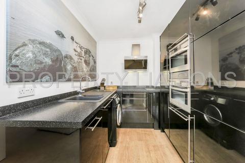 Studio to rent, George Leybourne House, Fletcher Street, London, E1