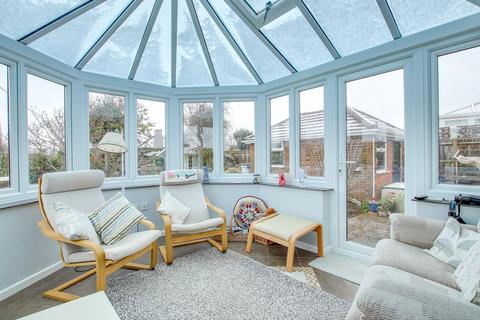 3 bedroom chalet for sale, Hengistbury Road, Barton on Sea, New Milton, BH25