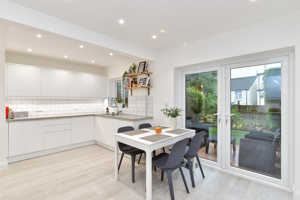 Kitchen/ Dining Room