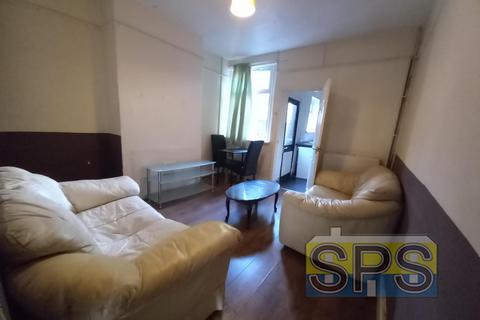 2 bedroom terraced house to rent, Thornton Road, Stoke-on-Trent ST4