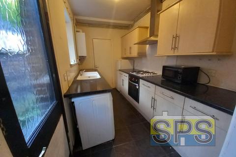 2 bedroom terraced house to rent, Thornton Road, Stoke-on-Trent ST4