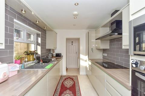 4 bedroom end of terrace house for sale, Gillingham Road, Gillingham, Kent