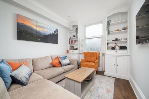 2 bedroom flat to rent, FINBOROUGH RD, EARLS COURT, SW10