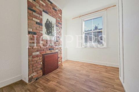 3 bedroom terraced house for sale, Quainton Street, London, NW10