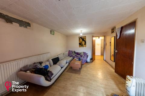 2 bedroom maisonette for sale, Willowbrook Road, Southall, UB2