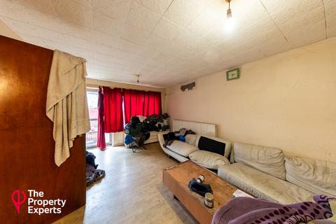 2 bedroom maisonette for sale, Willowbrook Road, Southall, UB2