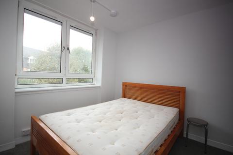 3 bedroom manor house to rent, Rolls Road, London SE1