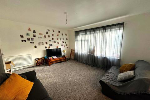 4 bedroom end of terrace house for sale, New Addington, Croydon CR0