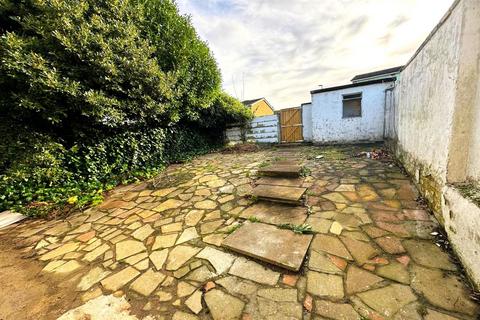 98 North Walk, New Addington, Croydon, CR0 9ER