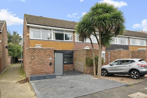 4 bedroom end of terrace house for sale, Pond Green, Ruislip HA4