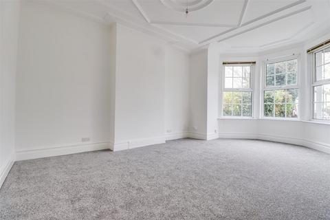 2 bedroom flat for sale, Crowstone Road, Westcliff-on-Sea SS0