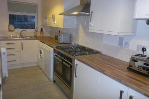 6 bedroom end of terrace house to rent, Nottingham NG7