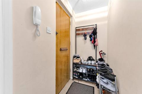 2 bedroom apartment to rent, Chalkstone Close, Welling, Kent, DA16